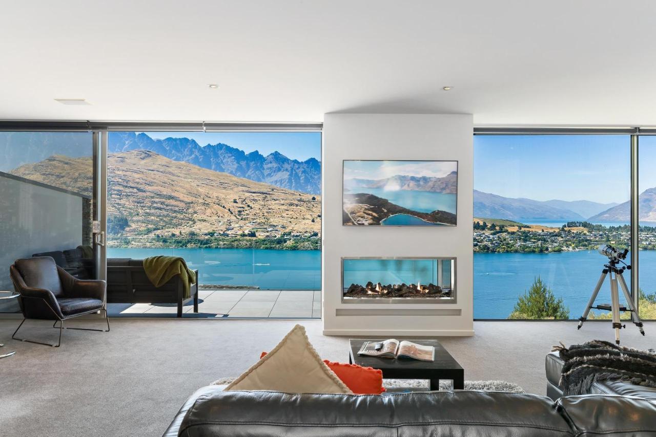 Remarkable Lake View Modern Executive Home Queenstown Exterior photo