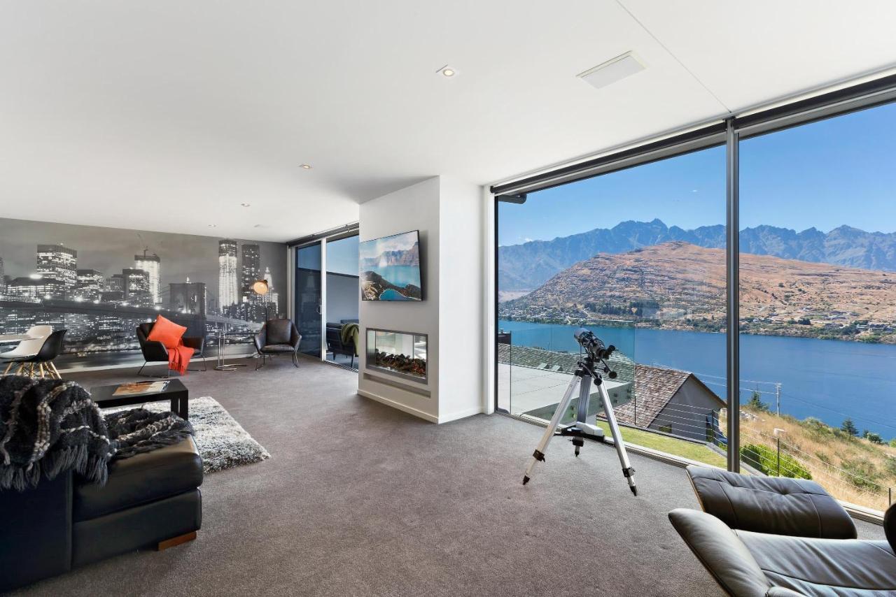 Remarkable Lake View Modern Executive Home Queenstown Exterior photo