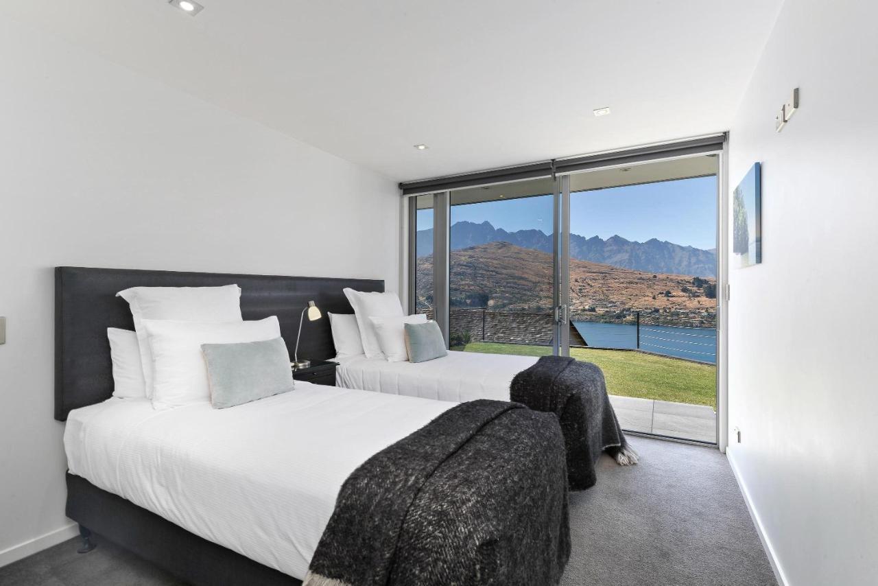 Remarkable Lake View Modern Executive Home Queenstown Exterior photo