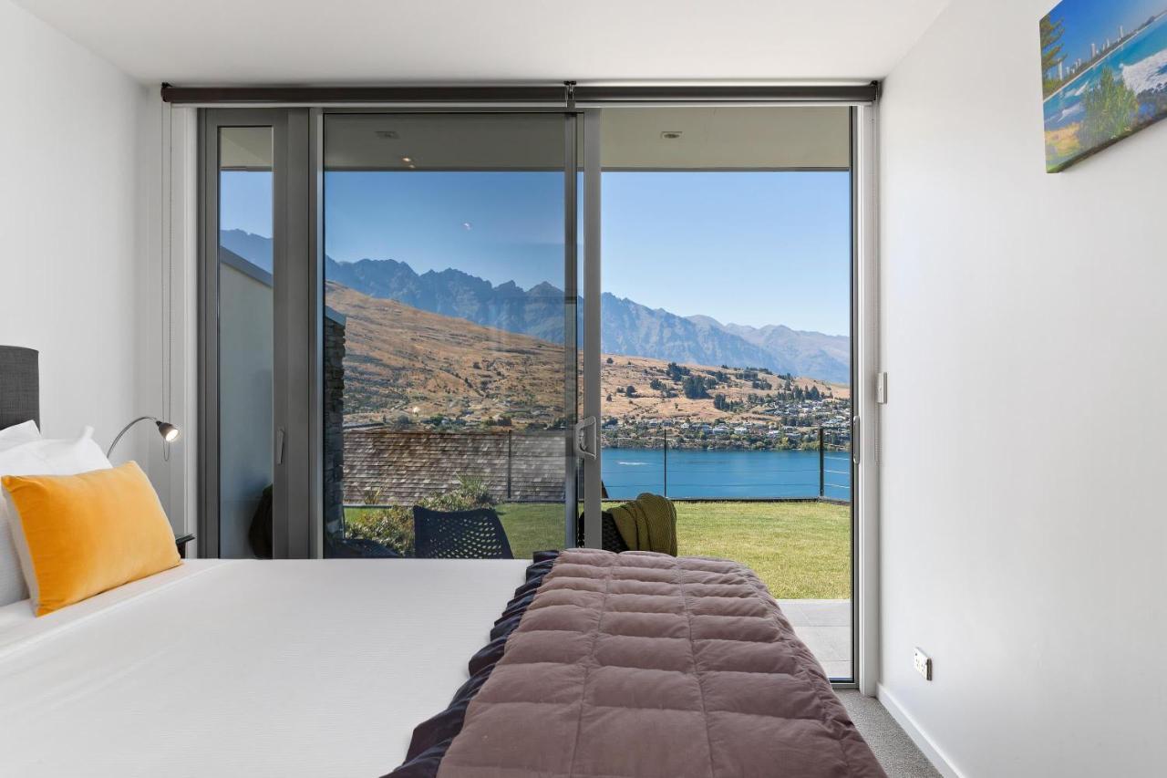 Remarkable Lake View Modern Executive Home Queenstown Exterior photo